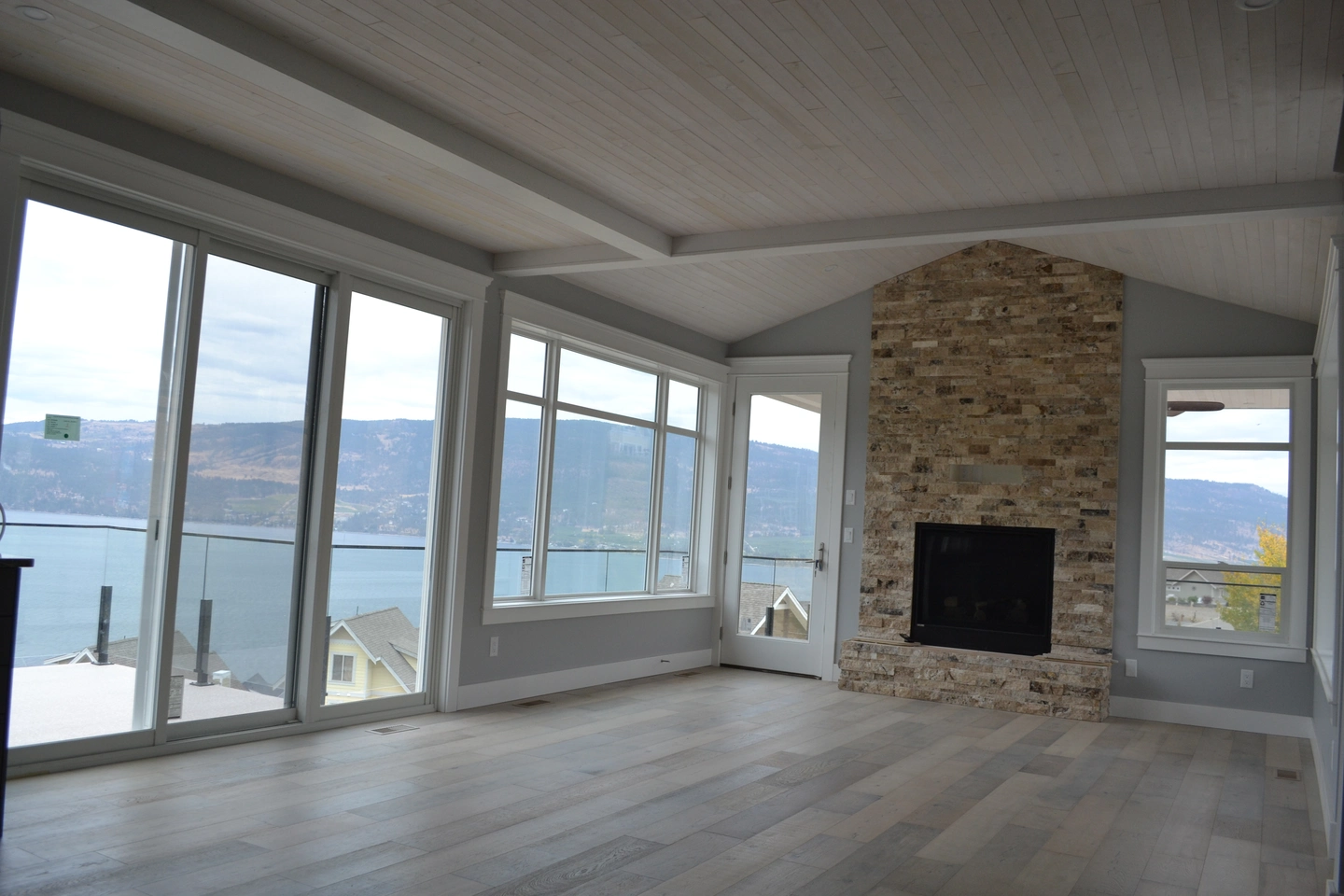Exterior view of La Casa lakefront property with Okanagan Lake vista
